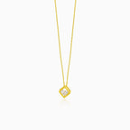 Moderne Goldwürfelform-Halskette mit Zirkonia