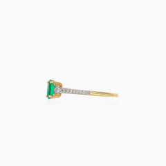 Gelb- und Weißgold Ring mit Diamanten und Smaragd