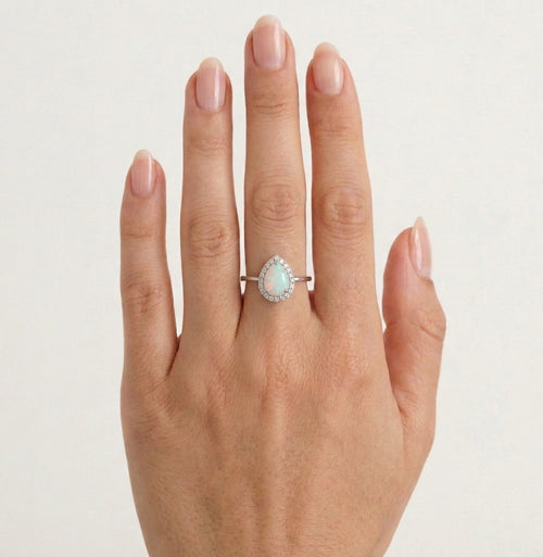 Royal birnenförmiger weißer Opal Ring