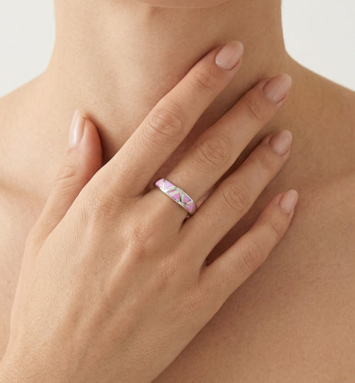 Ring aus Sterlingsilber mit rosa Opal-Dreieck-Design