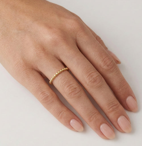 Sprudelnder Gelbgoldring