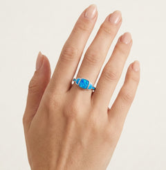 Bague carrée en opale bleue