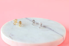 Puces d'oreilles en or blanc avec zirconia cubiques infinis
