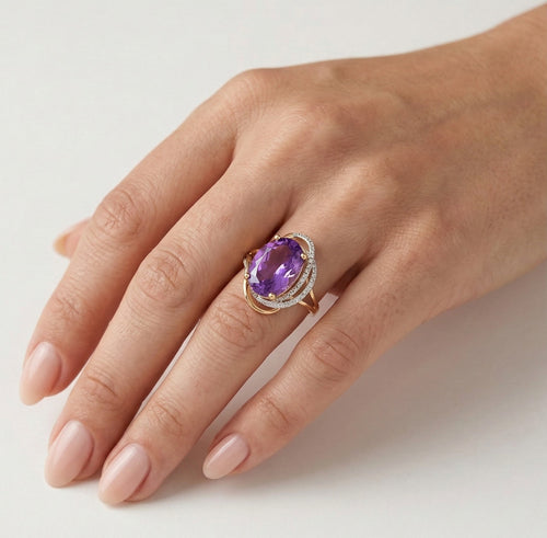 Prsten z růžového zlata s oválným ametystem a diamanty