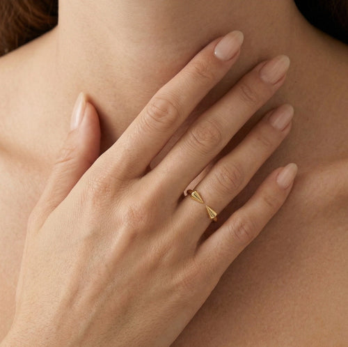 Bague à accents pointus, finition brute