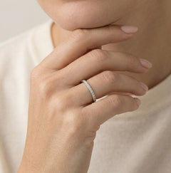 Schimmernder Silberring mit Zirkonia