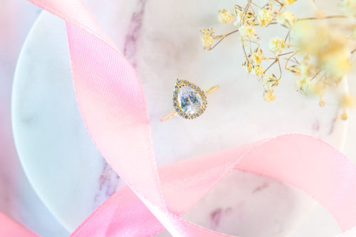 Bague en or jaune avec zircone cubique taille poire