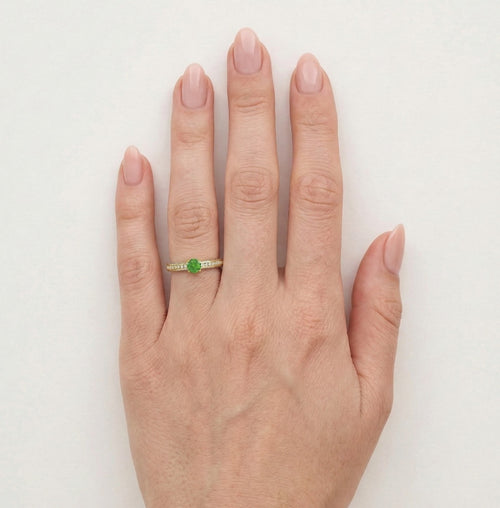 Ring aus Gold mit Smaragd und Diamanten