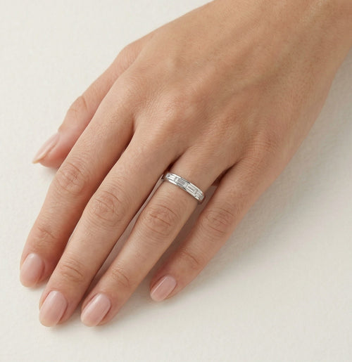 Schicker Silberring mit rechteckigem Radiantschliff