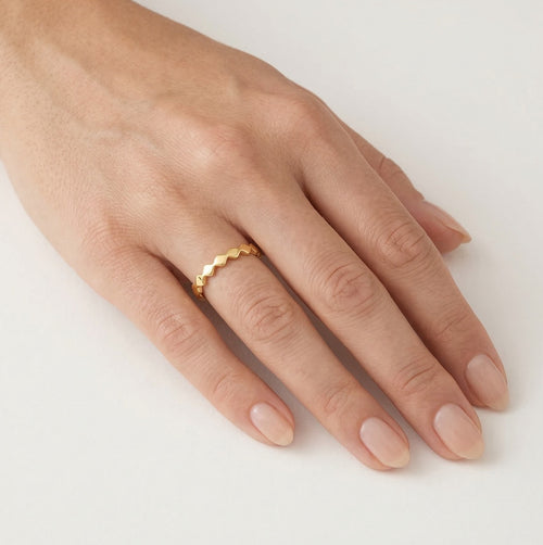 Rhombus-stylischer Goldring