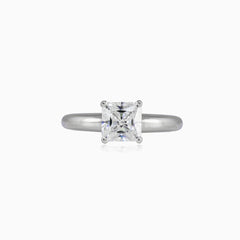 Bague en or blanc taille princesse