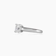 Bague en or blanc taille princesse