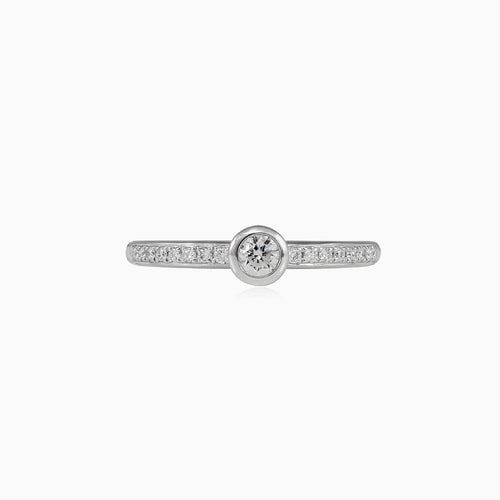 Verlobungsring mit Diamant und Zargenfassung-Akzent