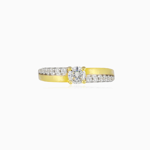 Zickzack-Ring aus Gold mit Zirkonia