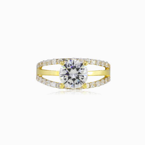 Goldring mit drei Akzentlinien