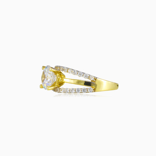Goldring mit drei Akzentlinien