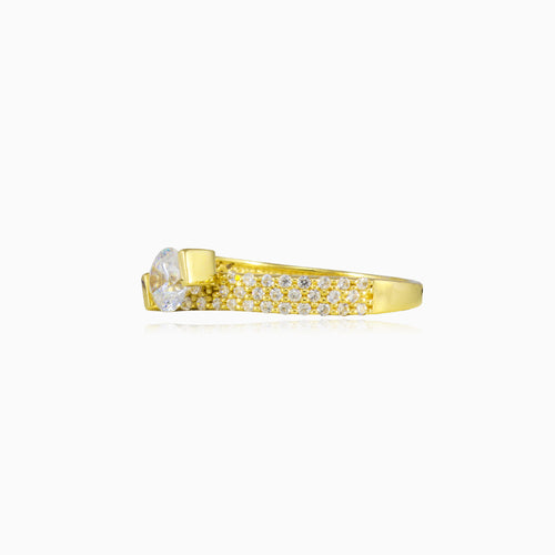 Tilt accent gold ring
