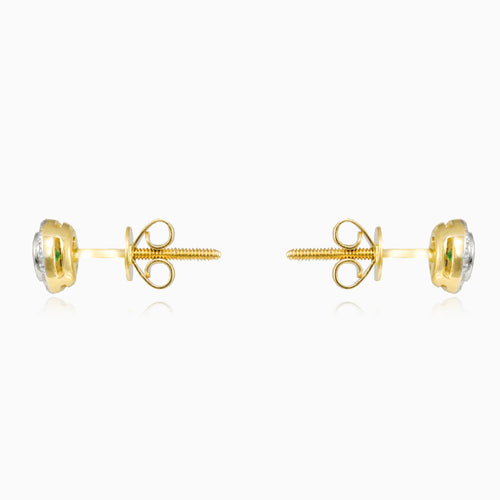 Goldene Ohrstecker mit Smaragd und Diamanten