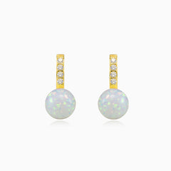 Akzent-Ohrringe aus Gold mit weißem Opal