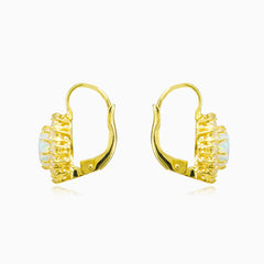 Ovale Halo-Ohrringe mit weißem Opal