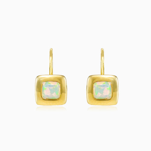 Quadratische Ohrringe mit weißem Opal in Gold