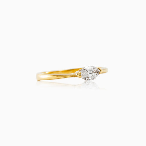 Favorito engagement ring