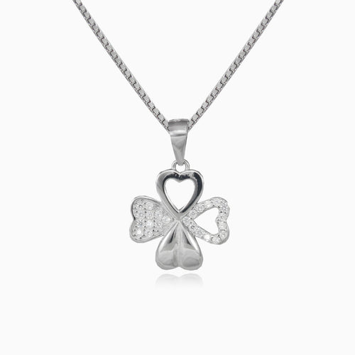 Shiny clover leaf