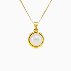 Simple gold pearl pendant