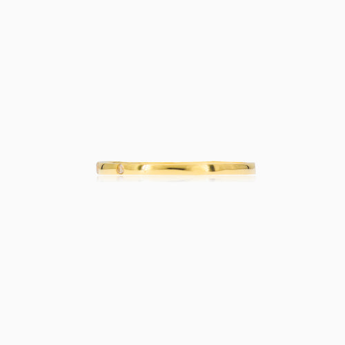 Thin yellow gold ring and zircons