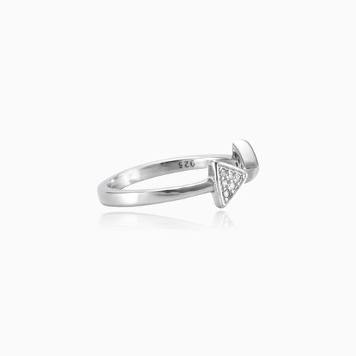 Ring mit zwei Pfeilen