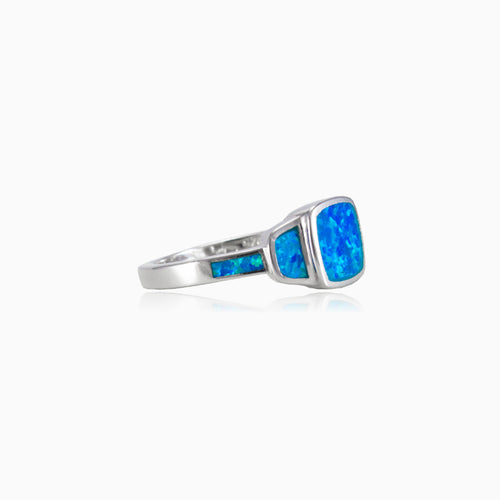 Bague carrée en opale bleue