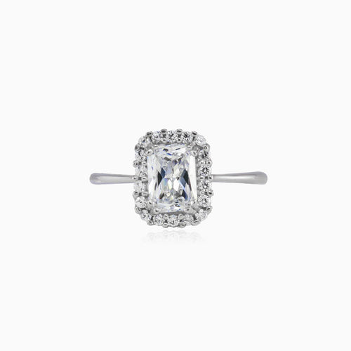 Bague en or blanc avec zircon cubique rectangulaire