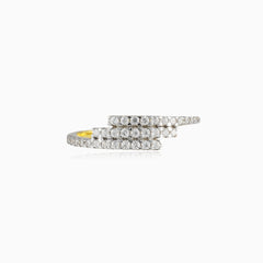 Three cubic zirconia lines gold ring