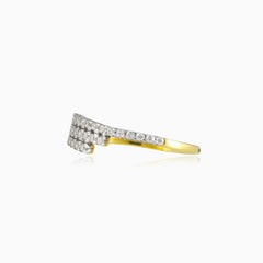 Three cubic zirconia lines gold ring