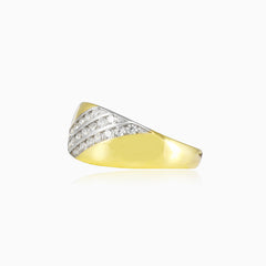 Three cubic zirconia lines broad gold ring