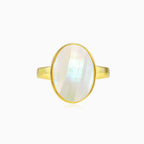 Oval nacre gold ring