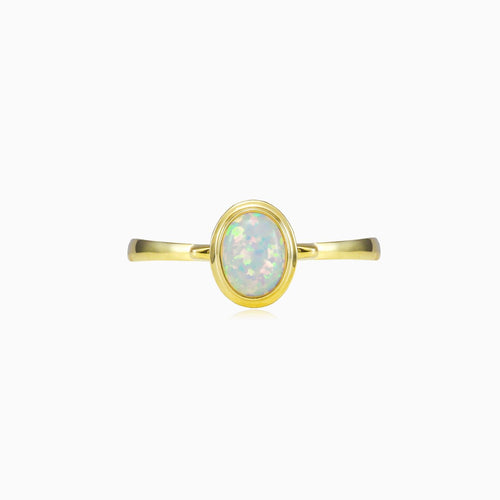 Klassischer Ring mit weißem Opal