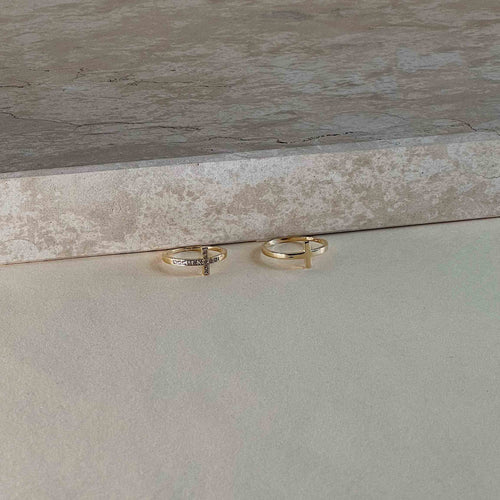 Goldkreuz-Ring mit Zirkonia