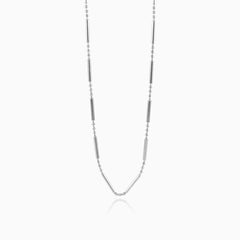 Kette mit Perlen und Gliedern