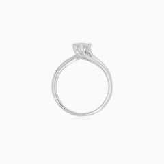 Proplétaný solitérní diamantový prsten