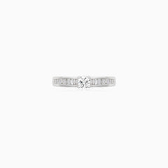 Elegantní solitérní prsten s bagetovými diamanty