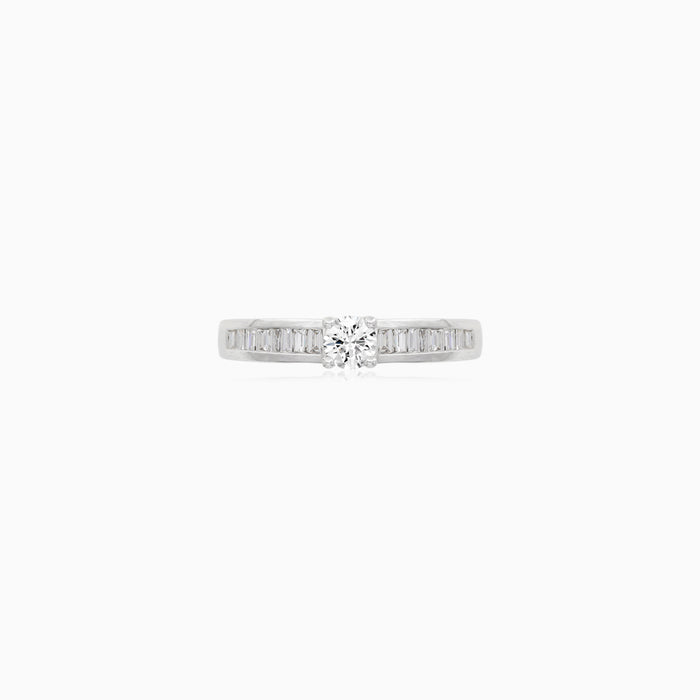 Elegantní solitérní prsten s bagetovými diamanty