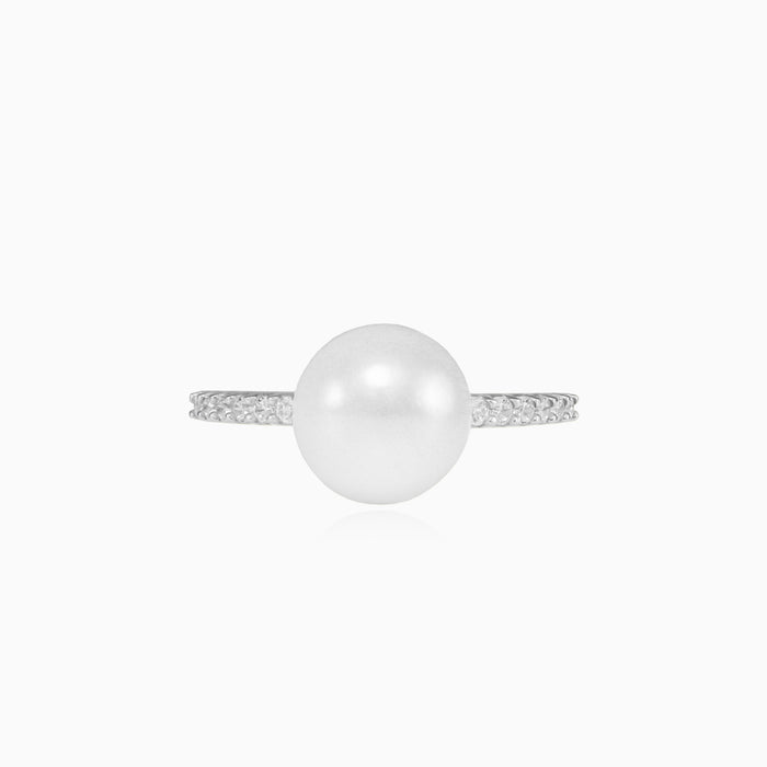 Bague en or avec perle d’eau douce et zirconium cubique