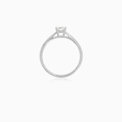 Solitérní prsten s radiant brusem diamantu