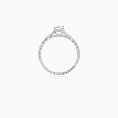 Solitérní prsten s radiant brusem diamantu