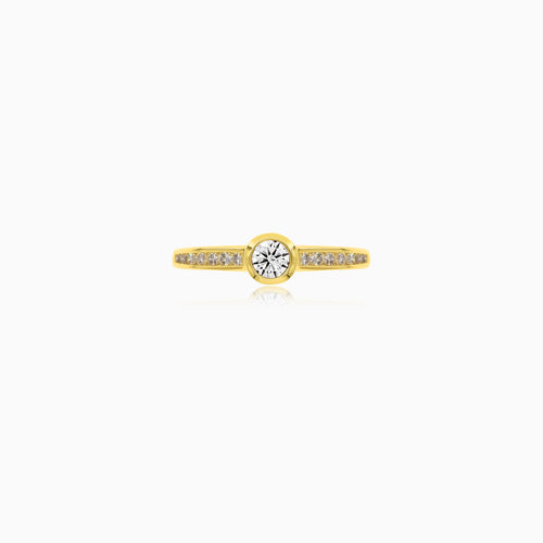Round diamond yellow gold engagement ring