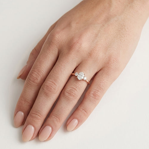Moderní Tříkamenný Prsten S Oválným Diamantem Z Růžového Zlata