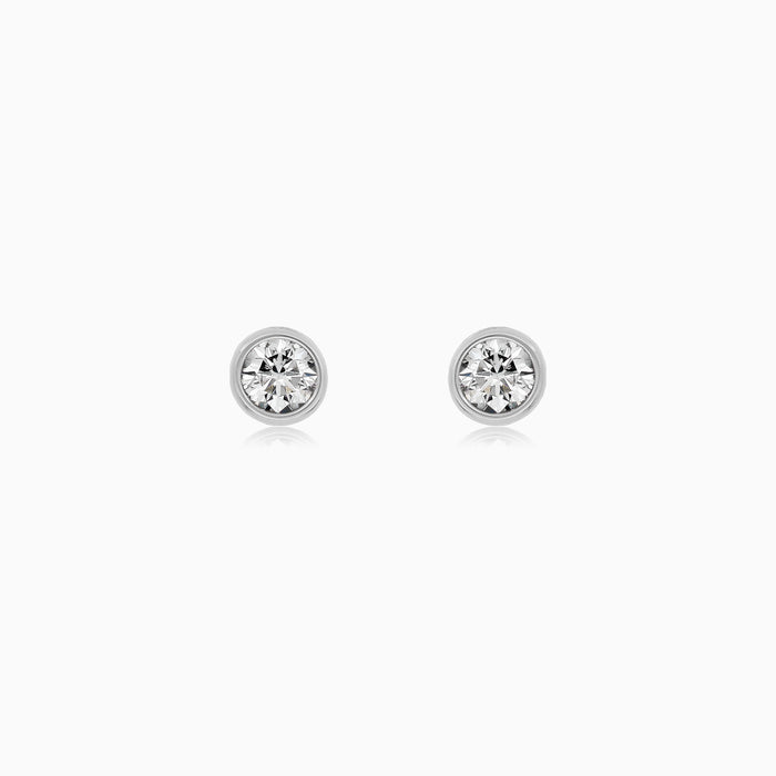 Minimalistické diamantové peckové náušnice v lůžku