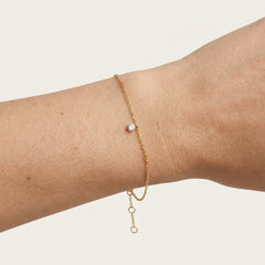 Yellow gold bracelet with a suspended diamond