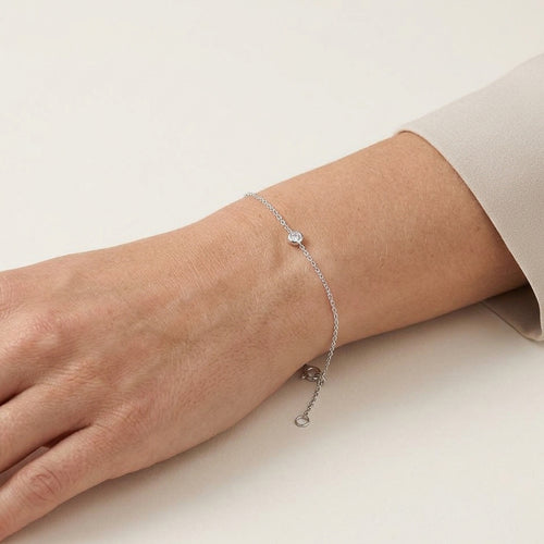 White gold bracelet with a bezel-set diamond